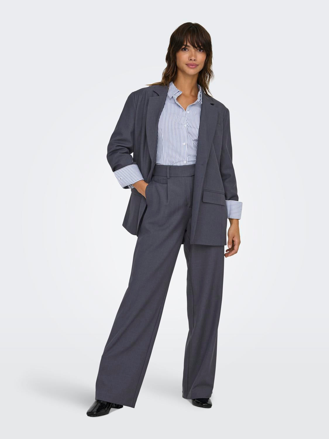 model_shot-front_full